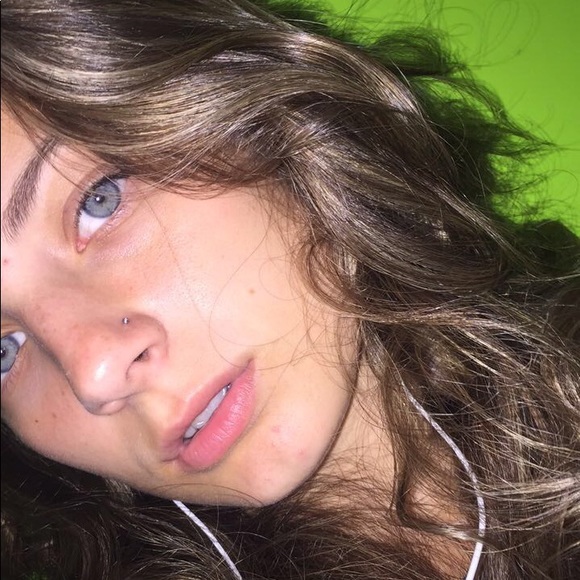 Meet your Posher, Mikaela - Picture 1 of 1